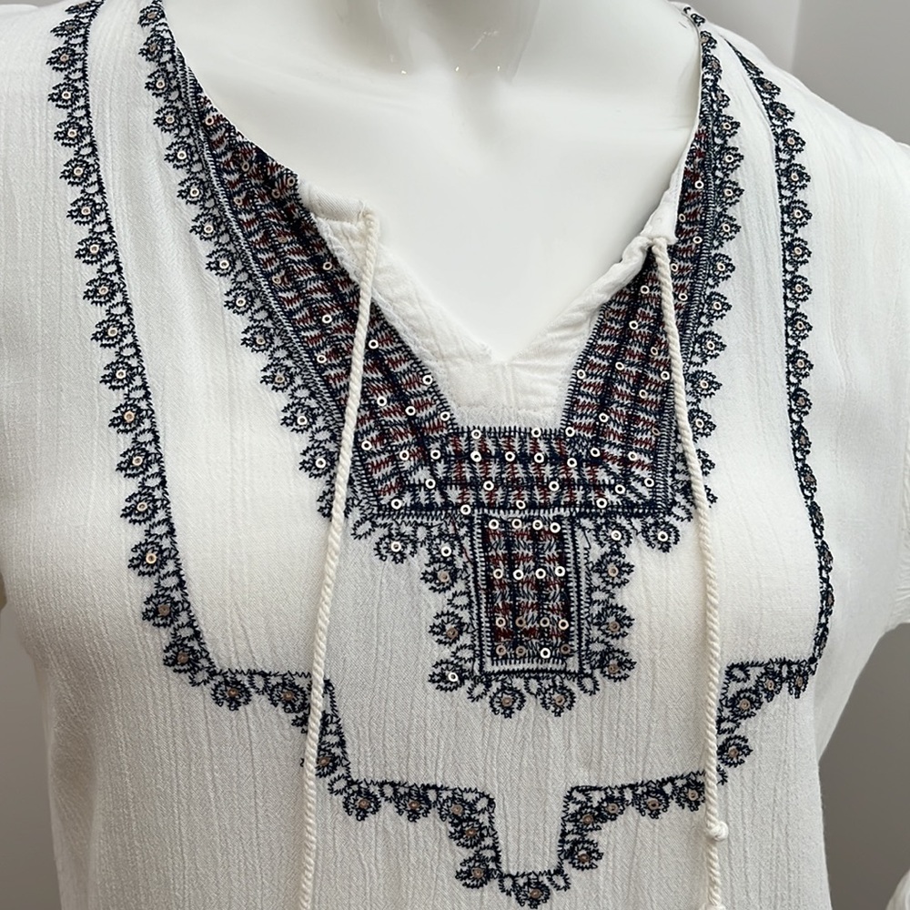 [M] MAX COCOS Boho White Top Embroidery